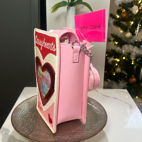 Betsey Johnson SASSY HEARTS XOSweets Valentines Candy Hearts Glitter Crossbody - Picture 5 of 13